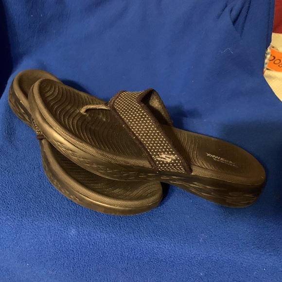 Skechers Flip Flops - Picture 1 of 2